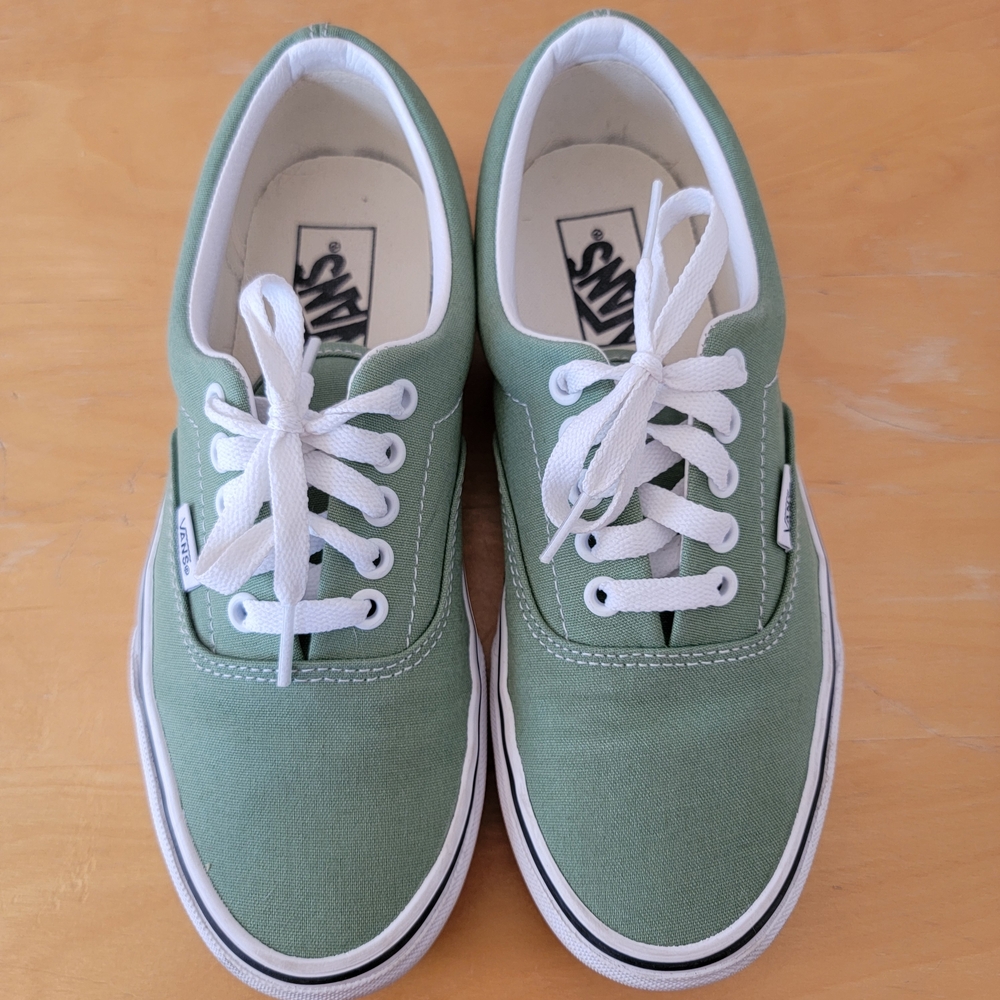 NWOB Rare Vans Grass Green Sneakers